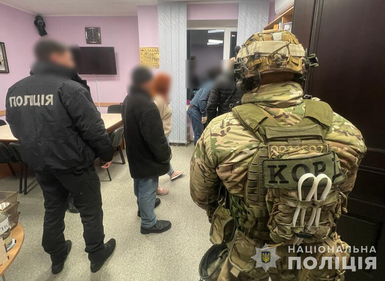 The head of the department of the Chernihiv City Council was detained for receiving more than 142 thousand UAH. bribe: demanded 10% kickback, - National Police 01