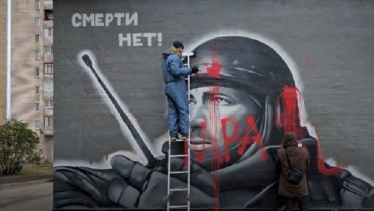 Unknown person taints terrorist Motorola’s portrait in St. Petersburg. SURVEILLANCE FOOTAGE+PHOTO