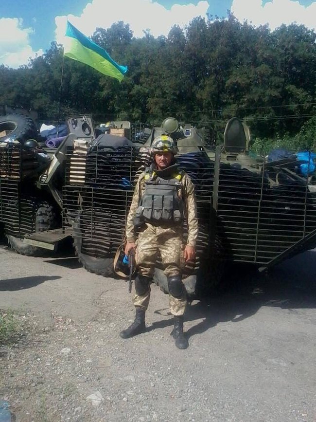 Заступник міністра у справах ветеранів, колишній гранатометник, Олександр Терещенко: Побачив гранату РГД-5 без чеки, яку щойно закинули сєпари. Намагався її викинути, але вона вибухнула 03