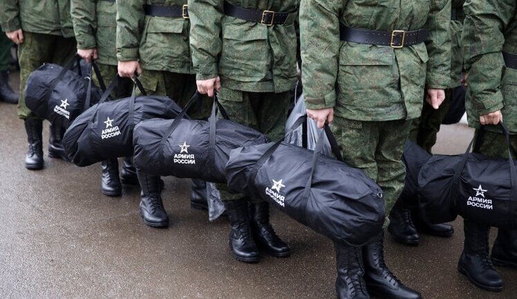 Петербурзькі чиновники приходили до притулку пропонувати безхатькам підписати контракт на військову службу