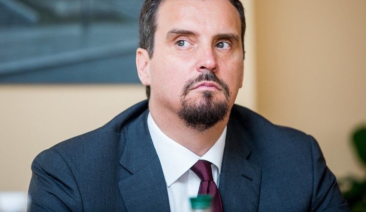 Компании, связанные с предыдущей властью, имели колоссальный доступ к гособоронзаказу. Нужно его рассекретить, - Абромавичус. ВИДЕО