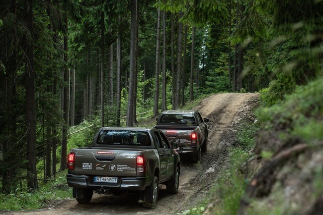 Германия передала Украине 31 автомобиль для охраны природы Карпат 02