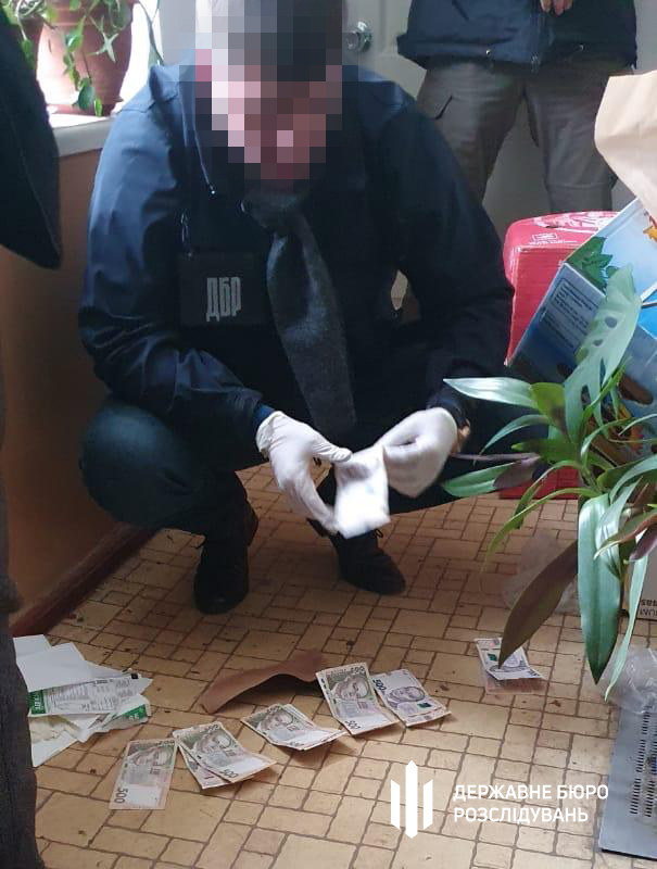 Чиновник Держпродспоживслужби, який дозволяв ресторанам Одещини працювати під час карантину, постане перед судом, - ДБР 02