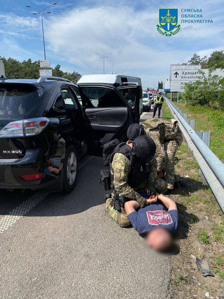 Участники ОПГ из Сумской области переправляли уклонистов за границу