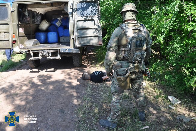 Викрито масштабне розкрадання дизпалива Укрзалізниці в Миколаєві. Щомісячні збитки становили $50 тис., - СБУ 04