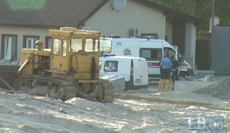Worker killed by construction board in Kyiv. PHOTOS