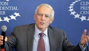 Война в Украине находится на "очень опасной стадии", без помощи украинцы не удержат фронт, - экс-глава НАТО в Европе Кларк