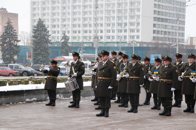 Із загиблим на Донбасі воїном Маріупольської бригади Олегом Андрієнком попрощалися в Запоріжжі 06