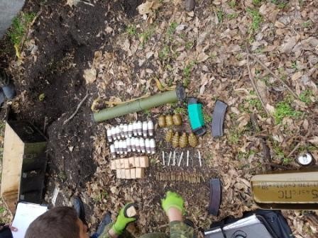 Два арсенали зброї і боєприпасів знайдено на Дніпропетровщині 05 Два арсенали зброї і боєприпасів знайдено на Дніпропетровщині 05