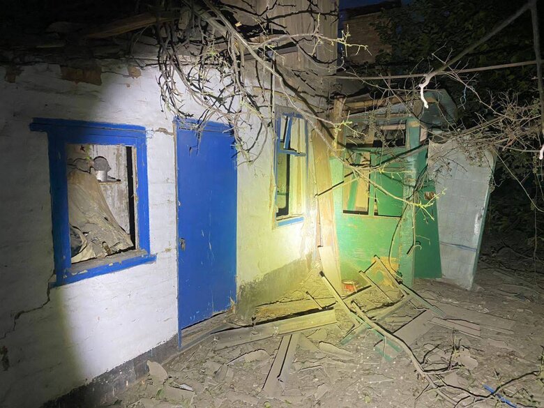 Окупанти пізно ввечері обстріляли Марганець та Нікополь, одна особа зазнала поранення, - ОВА 02