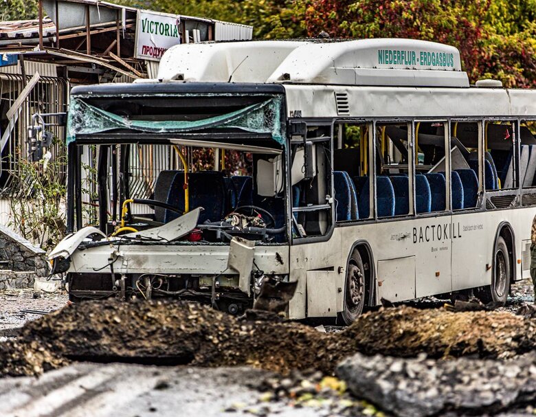 Consequences of Russia’s morning missile attack on Dnipro 01