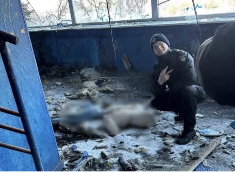 Курсант МВС сфотографувався з тілом загиблої дівчини у Дніпрі