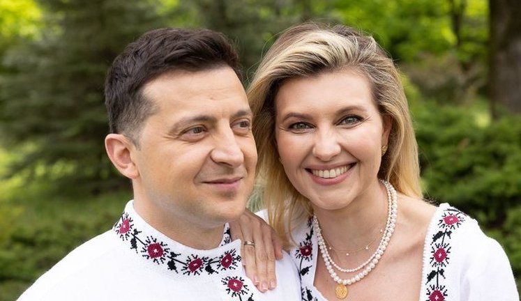 Дизайнер сорочки Зеленського Климчук стверджує, що це вишиванка. Етнографи не згодні