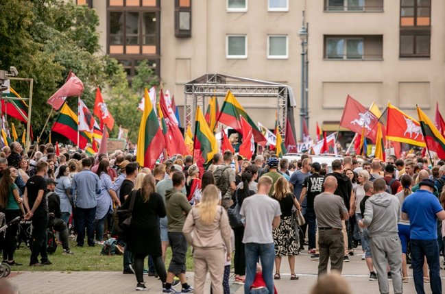 Массовые протесты против обязательной вакцинации прошли в Вильнюсе 10
