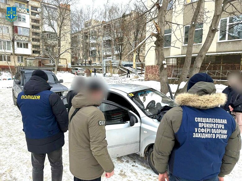 4 тис. дол. за діагноз для відстрочки від мобілізації - у Чернівцях затримали медсестру 01