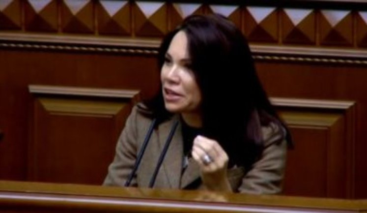 Я побачила банального піарника і циніка. Коли ми всі стояли на Майданах, він членом грав на роялі, - Сюмар про виступ Зеленського в Раді. ВIДЕО