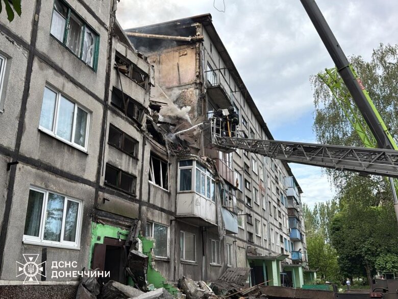 Удар РФ по п’ятиповерхівці в Білозерському 30 травня