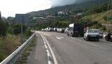 Януковича матюкали в Крыму - президентский кортеж парализовал трассу Ялта-Севастополь. ФОТОрепортаж.