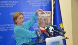 Зеленський присвоїв почесне звання "Заслужений діяч мистецтв України" волонтерці, кінопродюсерці і співзасновниці музею про події в АТО Наталії Хазан