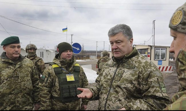 Порошенко відвідав звільнену Катеринівку та Золоте на Луганщині, - Цеголко 01