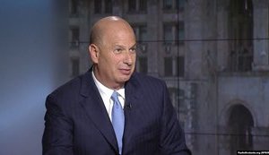 Во время телефонного разговора Трамп пригласил Зеленского в Белый дом, - посол США в ЕС Сондланд