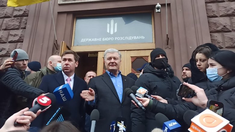 Poroshenko Refuses To Testify At SBI, Leaves Its Building 12