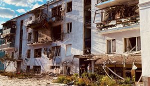 15 російських обстрілів зазнав за сьогодні Краматорськ: шестеро поранених, серед яких двоє підлітків. ФОТОрепортаж