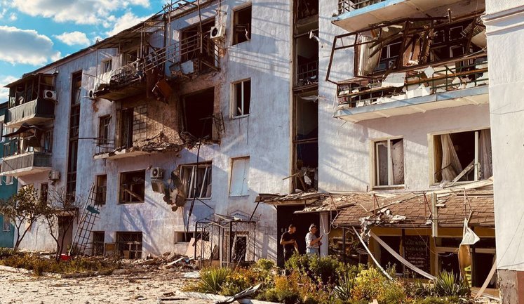 15 російських обстрілів зазнав за сьогодні Краматорськ: шестеро поранених, серед яких двоє підлітків. ФОТОрепортаж