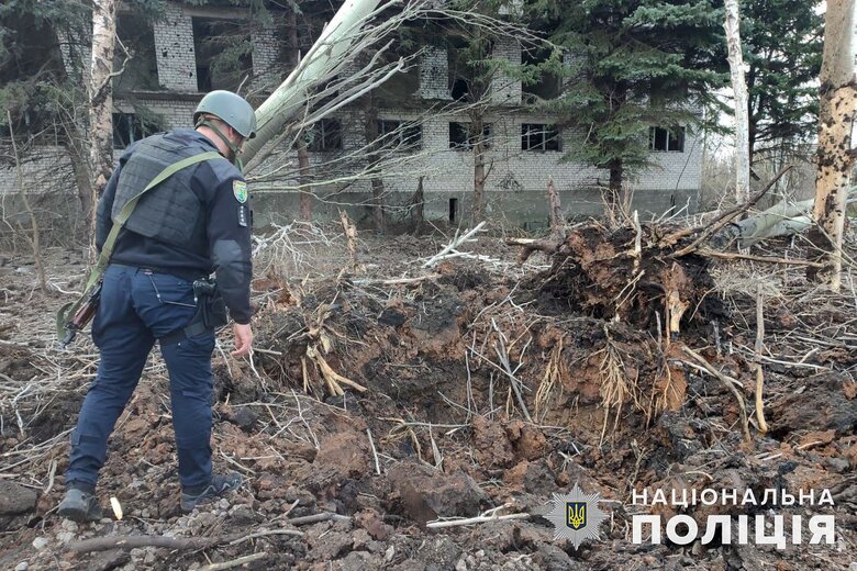 Consequences of enemy shelling of Donetsk region: 13 settlements were affected, there are wounded and destruction 06
