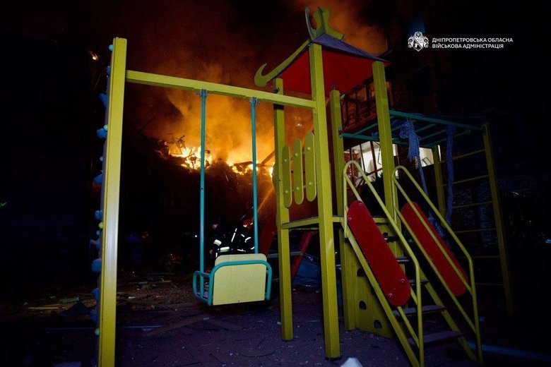 Російська атака на Дніпро: загиблий, поранені та масштабні пожежі
