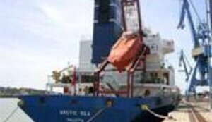ЖЕНЫ МОРЯКОВ С "ARCTIC SEA" ПРОСЯТ ПУТИНА ОСВОБОДИТЬ ЭКИПАЖ СУХОГРУЗА