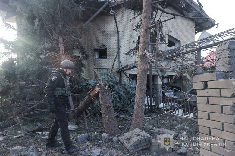 Ворог атакував Запоріжжя та прилеглі населені пункти авіацією, дронами FPV та артилерією.