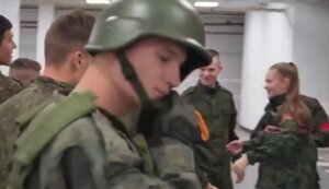 Підлітки з окупованих територій Запоріжжя проходять військовий вишкіл у захопленому Севастополі. ВIДЕО