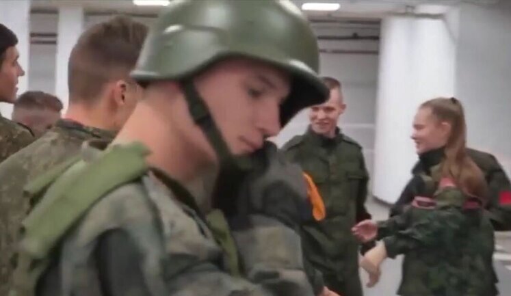 Підлітки з окупованих територій Запоріжжя проходять військовий вишкіл у захопленому Севастополі. ВIДЕО