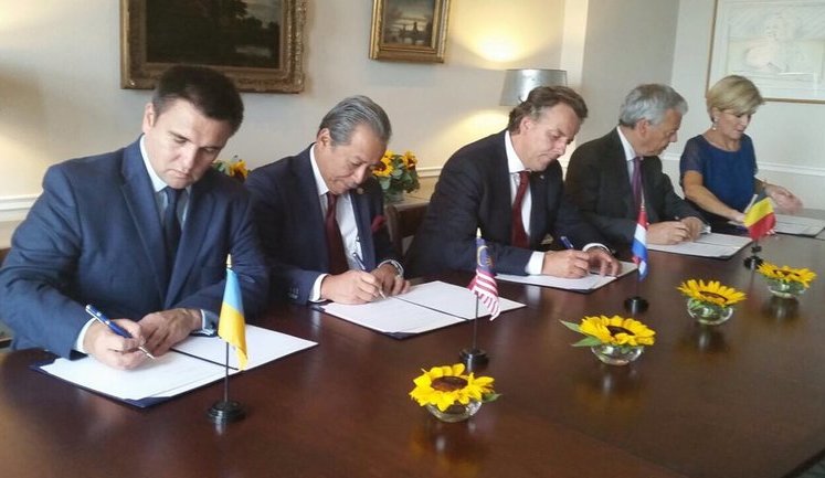 Украина и еще 4 страны подписали меморандум об уголовном преследовании лиц, виновных в сбивании MH17, - Беца. ФОТО
