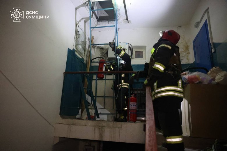 Атака на Сумы: беспилотник попал в жилой многоэтажный дом