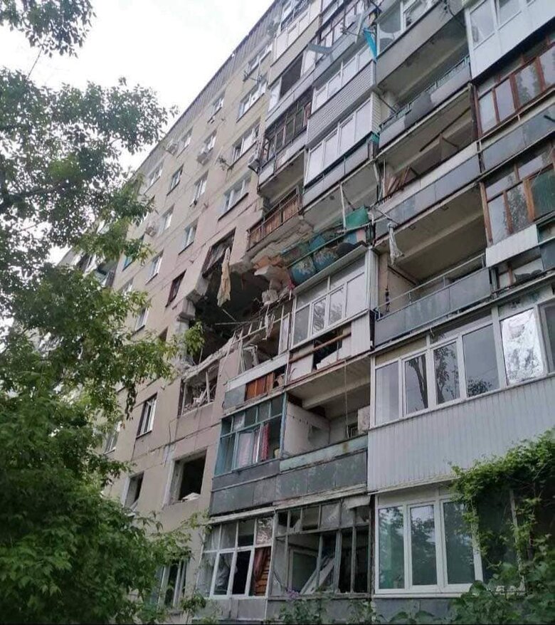 Enemy conducts assault operations in Severodonetsk, warehouse with methanol on Nitrogen was damaged, in Lysychansk hit hospital, - Haidai 04