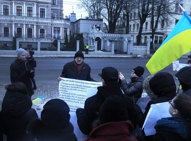 "Avdiivka is Ukrainian Aleppo": Ukrainians protest at Russian embassies in Riga, Rome and Lisbon 12