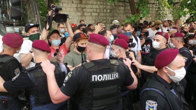 На акції на підтримку Стерненка сталися бійки між мітингувальниками і правоохоронцями: є затримані 12