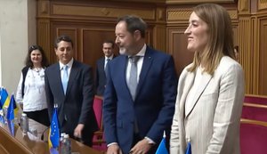 Президентка Європарламенту Мецола бере участь у засіданні Ради