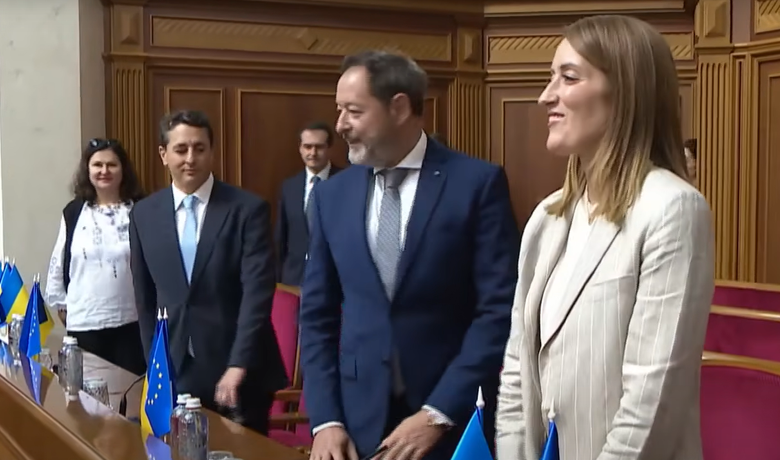 Роберта Мецола принимает участие в заседании Верховной Рады