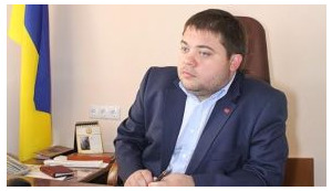 Нардеп із БПП Валерій Карпунцов: "Кожна партія, яка йде у ВР, обіцяє зняти недоторканність. Краще б труси познімали. Можливо, більше толку було б"