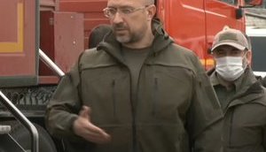 Постраждалим унаслідок пожеж на Луганщині виплатять по 300 тис. грн за зруйнований будинок, і 200 тис. грн за загиблого члена сім'ї, - Шмигаль