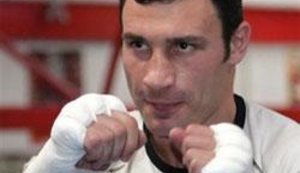 Лидер блока Кличко готов побить соплеменника Сандея Аделаджи 11 октября