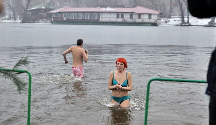 Epiphany 2017: Ice-hole plunging in Kyiv. PHOTOS