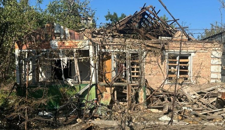Occupiers strike Synelnykove and Nikopol districts with artillery and drones throughout day: five wounded, houses, medical facilities and college damaged. PHOTOS