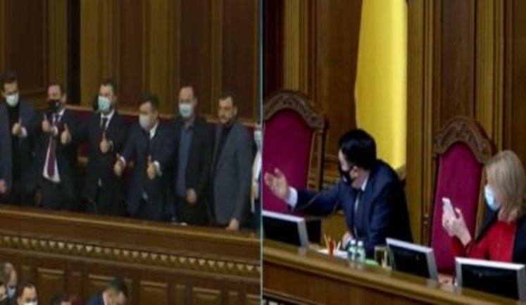 "Давайте залишимо фотозону і підемо працювати": Разумков відчитав нардепів, які влаштували фотосесію з Криклієм у ложі Кабміну у ВР. ВІДЕО