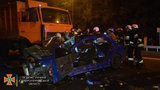 Легковушка в Днепре влетела на встречке в мусоровоз: погибла молодая девушка. ВИДЕО+ФОТОрепортаж