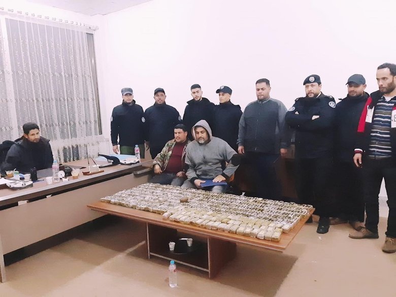 Более 300 упаковок гашиша с изображением Путина было обнаружено на берегу моря в Ливии 03