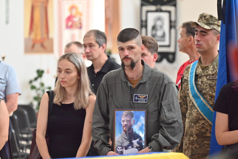 Із відомим льотчиком Андрієм Пільщиковим (Juice), який загинув в авіатрощі на Житомирщині, попрощалися у Києві 06